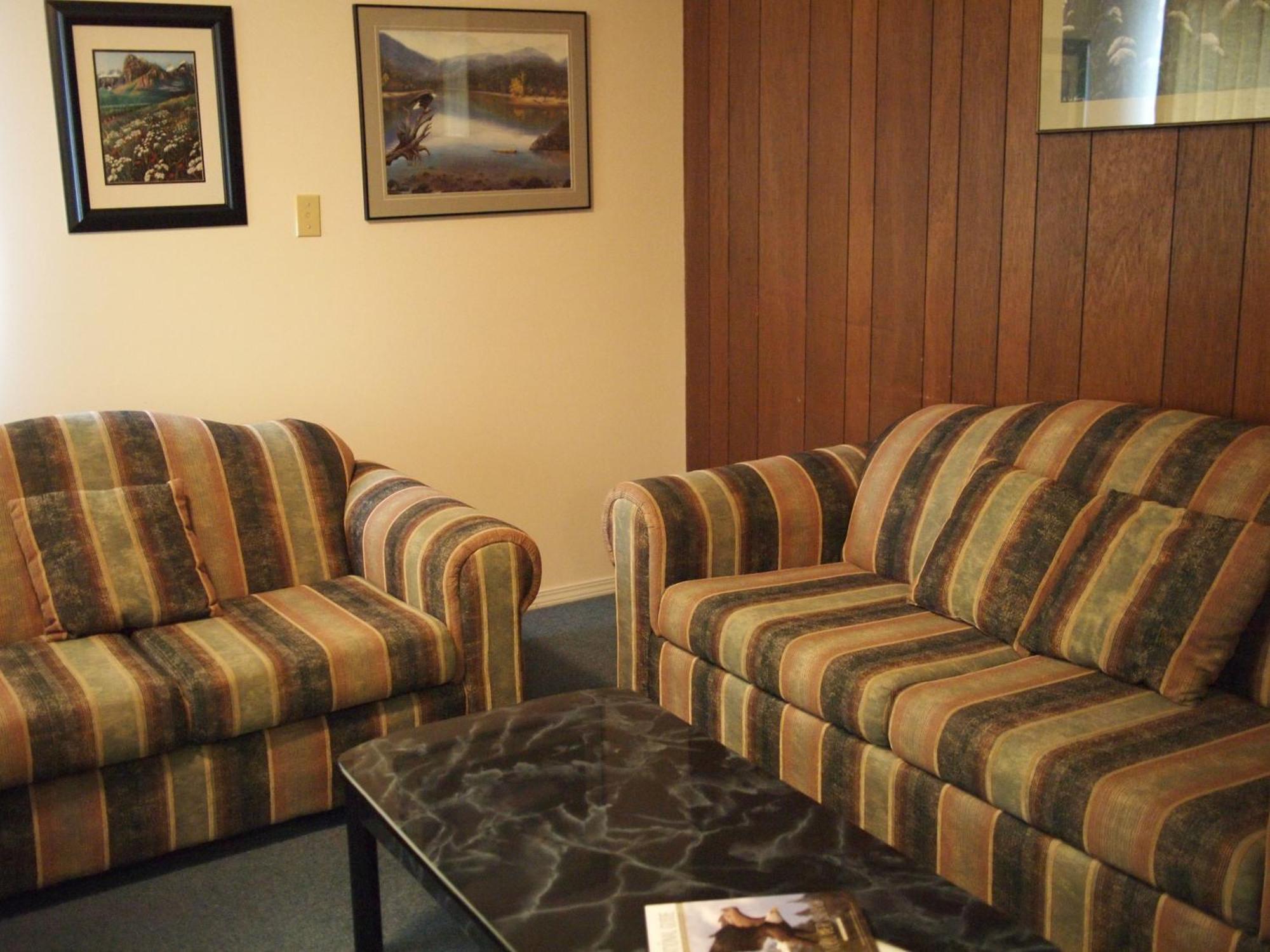 Whale'S Tail Guest Suites Юклулет Экстерьер фото